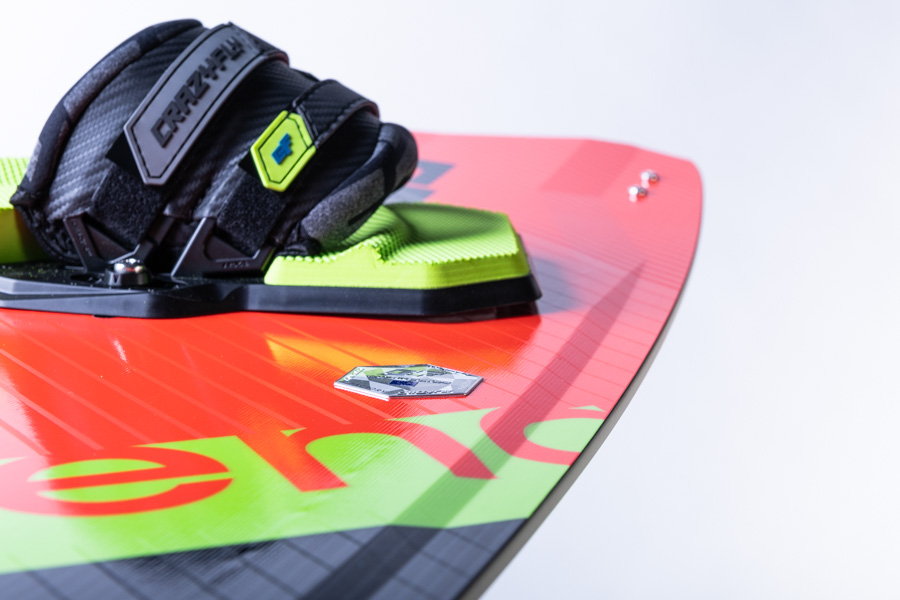 The Legend has been designed and developed with Posito Martinez for the Freestyle World Tour. It is shaped and constructed to be pushed hard, and delivers amazing power on the water. This freestyle weapon is aimed at intermediate to advanced riders who like to push their limits and ride aggressive. - Step Cap