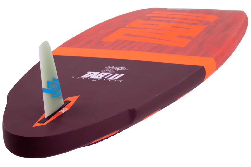TABOU Deska windsurfingowa Twister 2022 - KSZTAŁT DNA DEEP V I ZAOKRĄGLONE KRAWĘDZIE